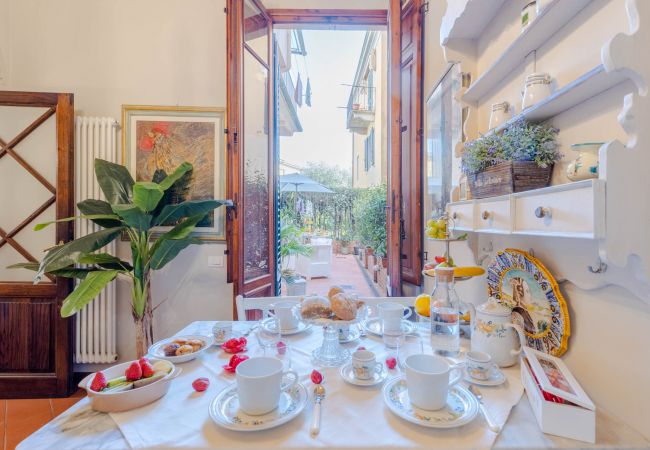 Appartement à Lucca - The Garden Along The Stream, romantic apartment with private garden inside the walls of Lucca Appartement à Lucca - The Garden Along The Stream, romantic apartment with private garden inside the walls of Lucca