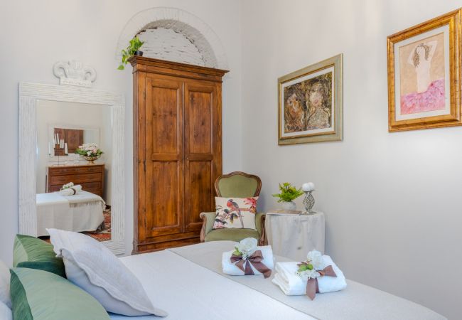 Appartement à Lucca - The Garden Along The Stream, romantic apartment with private garden inside the walls of Lucca Appartement à Lucca - The Garden Along The Stream, romantic apartment with private garden inside the walls of Lucca
