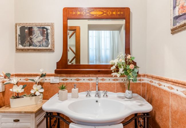 Appartement à Lucca - The Garden Along The Stream, romantic apartment with private garden inside the walls of Lucca Appartement à Lucca - The Garden Along The Stream, romantic apartment with private garden inside the walls of Lucca