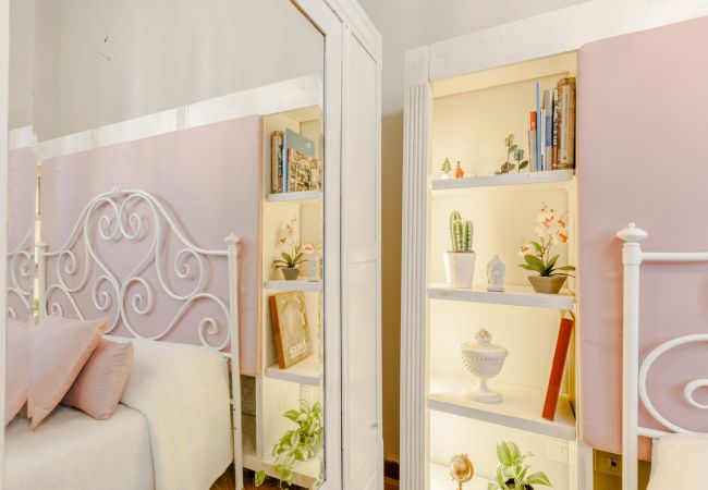 Appartement à Lucca - The Garden Along The Stream, romantic apartment with private garden inside the walls of Lucca Appartement à Lucca - The Garden Along The Stream, romantic apartment with private garden inside the walls of Lucca