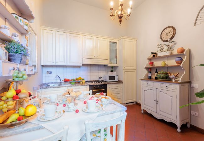 Appartement à Lucca - The Garden Along The Stream, romantic apartment with private garden inside the walls of Lucca Appartement à Lucca - The Garden Along The Stream, romantic apartment with private garden inside the walls of Lucca