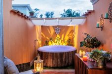 Villa à Torvaianica - A Luxury 2 Bedrooms Villa with Garden and Private Jacuzzi by the beach of Torvaianica and Campo Ascolano