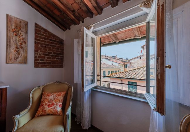 Appartement à Lucca - Casa La Guardia, a Classic 3 bedrooms Panoramic Apartment inside a Medieval tower dating back to 1100s within the Walls of Lucca Appartement à Lucca - Casa La Guardia, a Classic 3 bedrooms Panoramic Apartment inside a Medieval tower dating back to 1100s within the Walls of Lucca