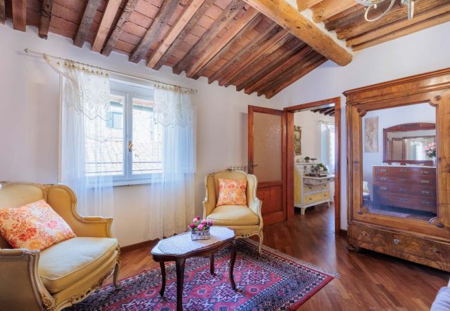 Appartement à Lucca - Casa La Guardia, a Classic 3 bedrooms Panoramic Apartment inside a Medieval tower dating back to 1100s within the Walls of Lucca Appartement à Lucca - Casa La Guardia, a Classic 3 bedrooms Panoramic Apartment inside a Medieval tower dating back to 1100s within the Walls of Lucca
