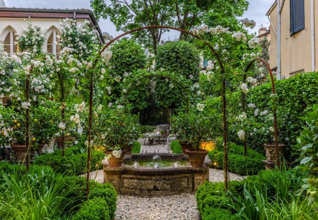 Appartement à Lucca - Luxury Apartment with Private Garden inside Lucca Appartement à Lucca - Luxury Apartment with Private Garden inside Lucca