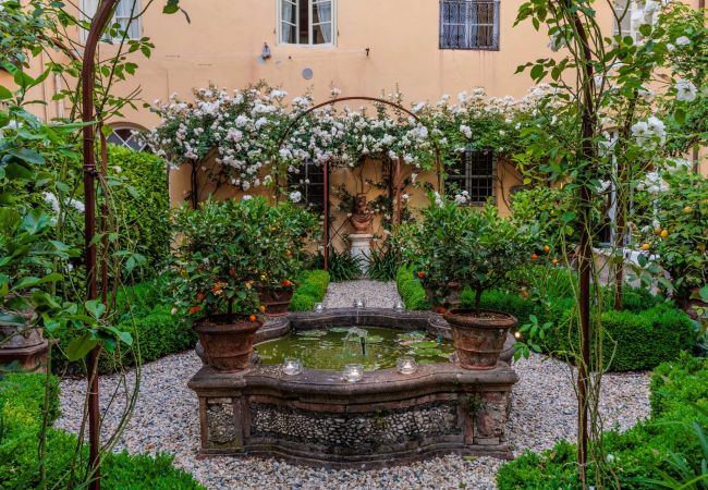 Appartement à Lucca - Luxury Apartment with Private Garden inside Lucca Appartement à Lucca - Luxury Apartment with Private Garden inside Lucca