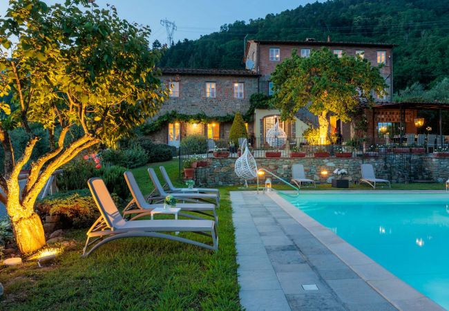 Villa à Lucca - Tuscan Fizz, a traditional Stone Farmhouse with Private Pool and Amazing View among the Vineyards in Lucca Villa à Lucca - Tuscan Fizz, a traditional Stone Farmhouse with Private Pool and Amazing View among the Vineyards in Lucca