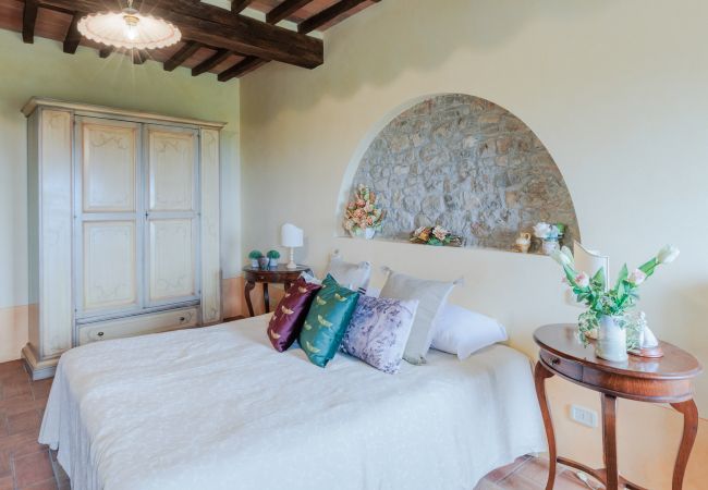 Villa à Lucca - Tuscan Fizz, a traditional Stone Farmhouse with Private Pool and Amazing View among the Vineyards in Lucca Villa à Lucca - Tuscan Fizz, a traditional Stone Farmhouse with Private Pool and Amazing View among the Vineyards in Lucca