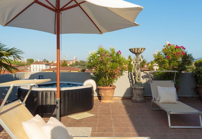 Appartement à Lucca - Casa Dieter, a superb 2 bedrooms Apartment with Grand Terrace and private parking in Central Lucca Appartement à Lucca - Casa Dieter, a superb 2 bedrooms Apartment with Grand Terrace and private parking in Central Lucca