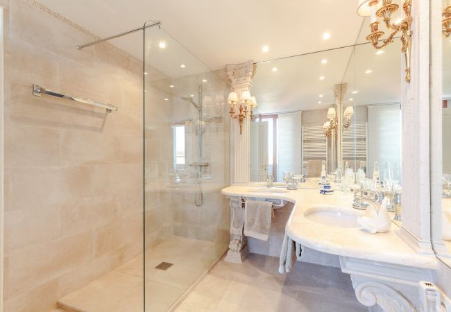 Appartement à Lucca - Casa Dieter, a superb 2 bedrooms Apartment with Grand Terrace and private parking in Central Lucca Appartement à Lucca - Casa Dieter, a superb 2 bedrooms Apartment with Grand Terrace and private parking in Central Lucca