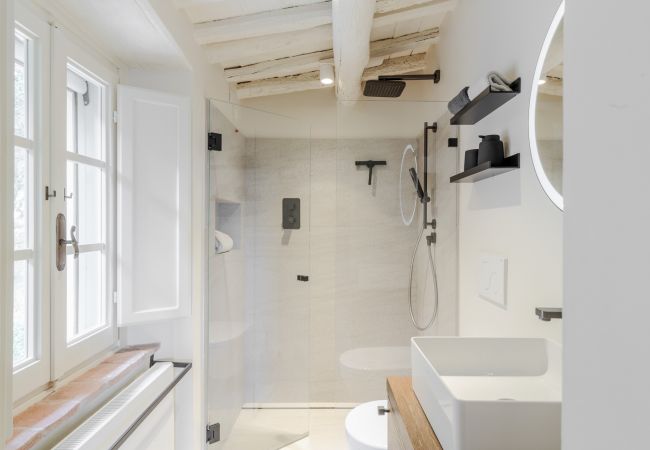 Villa à Lucca - Tramonto Farmhouse, a Luxury Retreat and a Contemporary Story of Tradition Villa à Lucca - Tramonto Farmhouse, a Luxury Retreat and a Contemporary Story of Tradition