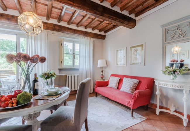 Appartement à Monte San quirico - One Bedroom Farmhouse Apartment with shared Pool in Fattoria Sardi Wine Resort in Lucca Appartement à Monte San quirico - One Bedroom Farmhouse Apartment with shared Pool in Fattoria Sardi Wine Resort in Lucca