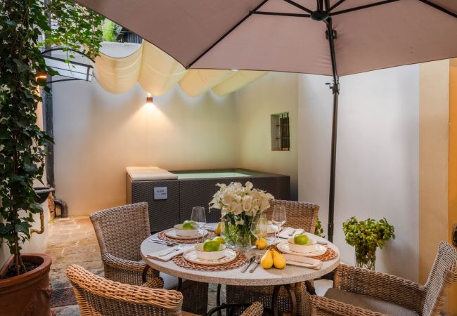 Appartement à Lucca - A private outdoor, 2 Bedrooms and a Pool inside Lucca Appartement à Lucca - A private outdoor, 2 Bedrooms and a Pool inside Lucca