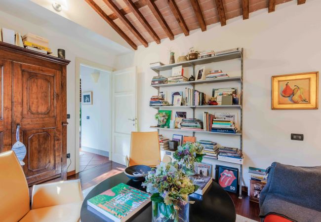 Villa à Lucca - Villa Debby, 2 bedrooms Farmhouse with Pool on the Hills of Lucca Villa à Lucca - Villa Debby, 2 bedrooms Farmhouse with Pool on the Hills of Lucca