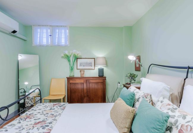 Villa à Lucca - Villa Debby, 2 bedrooms Farmhouse with Pool on the Hills of Lucca Villa à Lucca - Villa Debby, 2 bedrooms Farmhouse with Pool on the Hills of Lucca