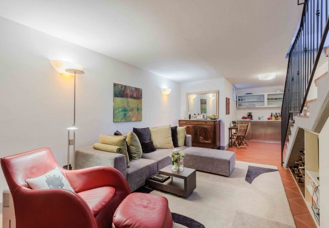 Villa à Lucca - Villa Debby, 2 bedrooms Farmhouse with Pool on the Hills of Lucca Villa à Lucca - Villa Debby, 2 bedrooms Farmhouse with Pool on the Hills of Lucca