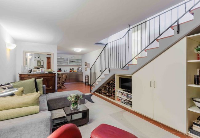 Villa à Lucca - Villa Debby, 2 bedrooms Farmhouse with Pool on the Hills of Lucca Villa à Lucca - Villa Debby, 2 bedrooms Farmhouse with Pool on the Hills of Lucca