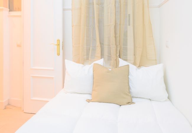 Appartement à Madrid - Atractivo apartamento de un dormitorio con patio interior junto al Intercambiador de Avenida América CTG83 Appartement à Madrid - Atractivo apartamento de un dormitorio con patio interior junto al Intercambiador de Avenida América CTG83