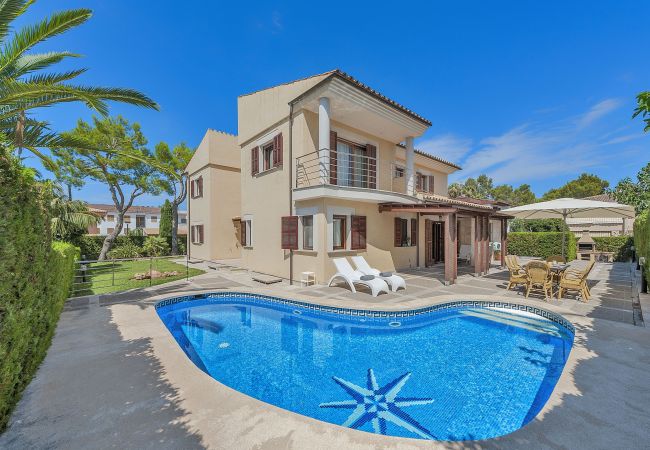 villa à Port d´Alcudia - Villa Northern Star près de la plage avec piscine, Wi-Fi, climatisation, terrasse et jardin