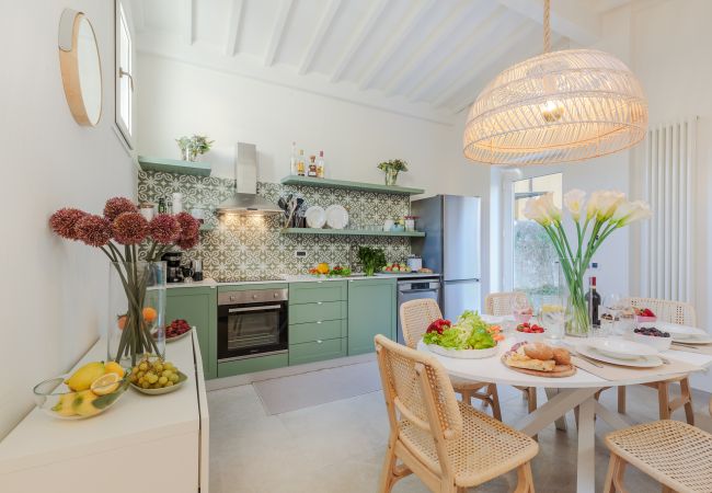 Appartement à Lucca - The City Oasis, a Villa inside Lucca with Private Garden Appartement à Lucca - The City Oasis, a Villa inside Lucca with Private Garden
