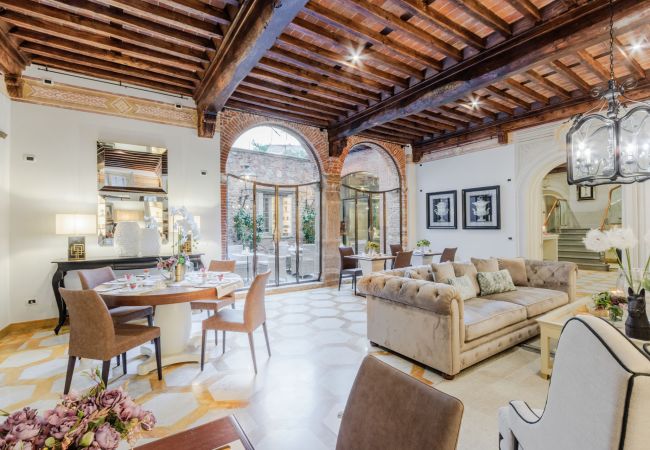 Appartement à Lucca - The Lucca Heritage Retreat, a Spacious Home with Outdoor inside the Walls of Lucca Appartement à Lucca - The Lucca Heritage Retreat, a Spacious Home with Outdoor inside the Walls of Lucca
