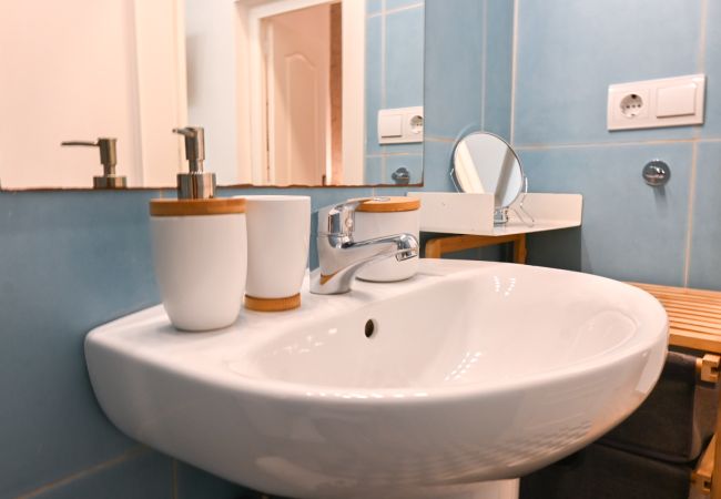 Appartement à Madrid -  Vivez la vie madrilène ! Maison confortable de 2 chambres à quelques minutes de la Puerta del Sol à Madrid Appartement à Madrid -  Vivez la vie madrilène ! Maison confortable de 2 chambres à quelques minutes de la Puerta del Sol à Madrid