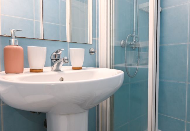 Appartement à Madrid -  Vivez la vie madrilène ! Maison confortable de 2 chambres à quelques minutes de la Puerta del Sol à Madrid Appartement à Madrid -  Vivez la vie madrilène ! Maison confortable de 2 chambres à quelques minutes de la Puerta del Sol à Madrid