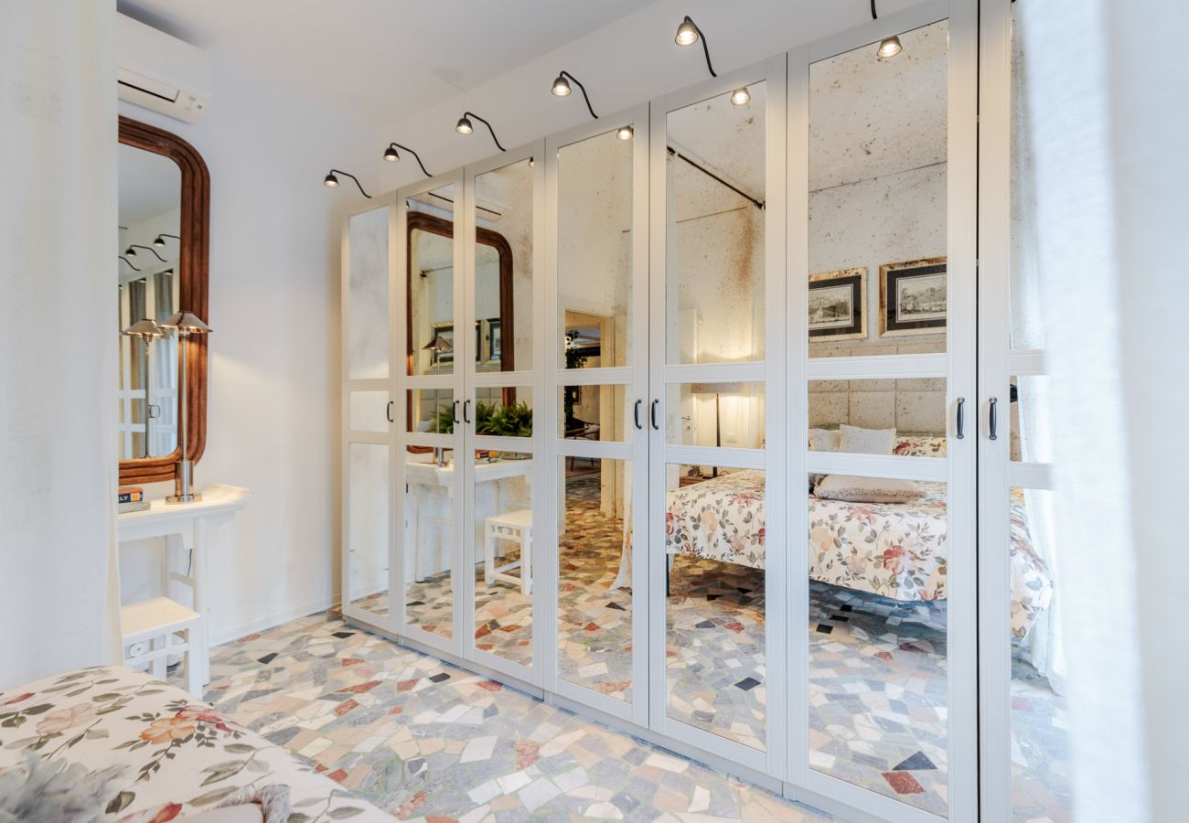 Appartement à Lucques - Luxury Home, Private Garden and Jacuzzi inside Lucca Appartement à Lucques - Luxury Home, Private Garden and Jacuzzi inside Lucca