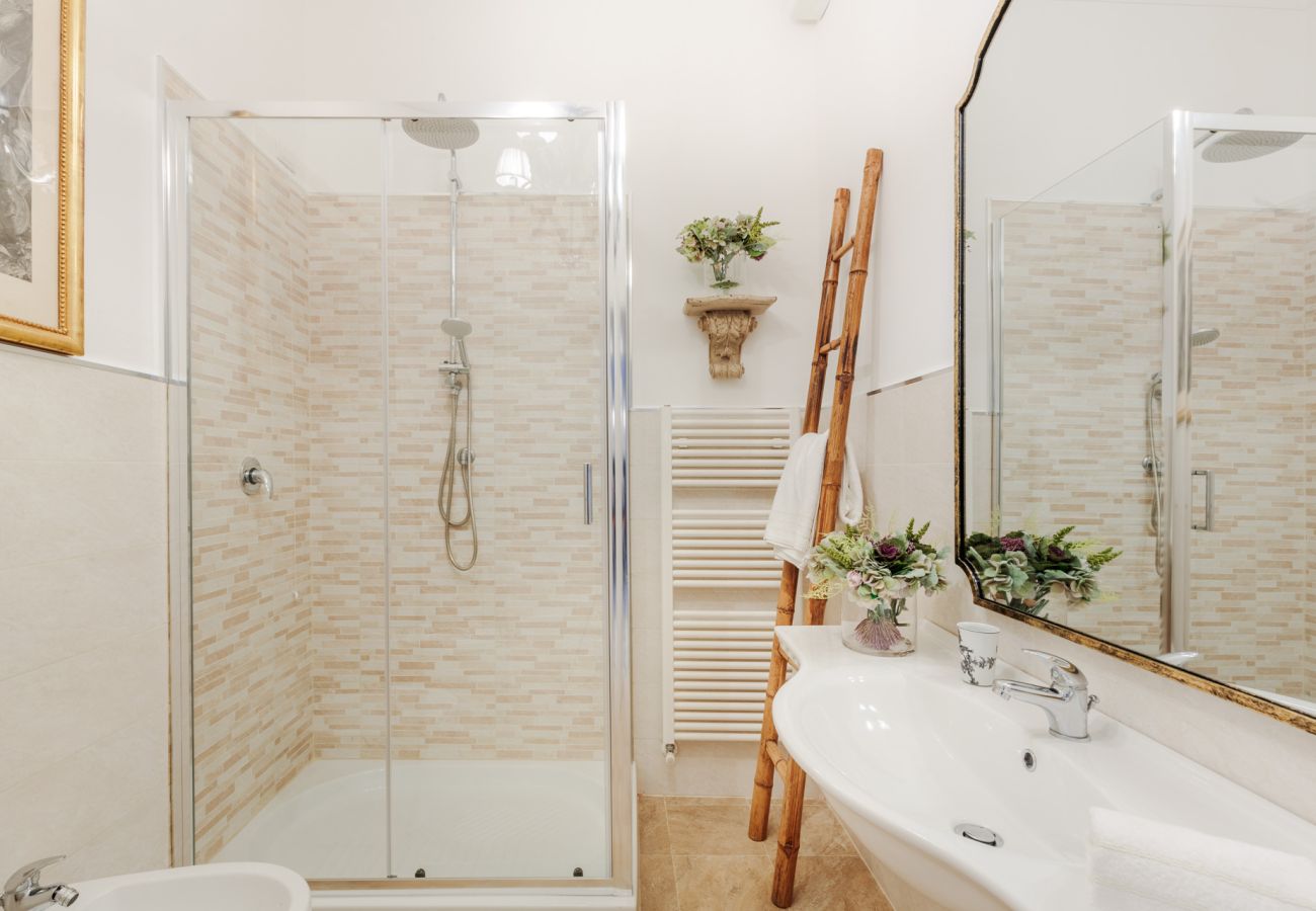 Appartement à Lucques - Luxury Home, Private Garden and Jacuzzi inside Lucca Appartement à Lucques - Luxury Home, Private Garden and Jacuzzi inside Lucca