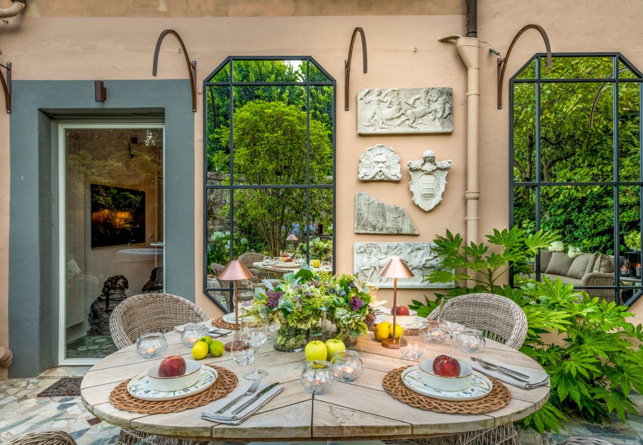 Appartement à Lucques - Luxury Home, Private Garden and Jacuzzi inside Lucca Appartement à Lucques - Luxury Home, Private Garden and Jacuzzi inside Lucca