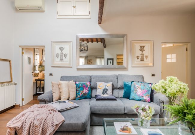 Appartement à Lucca - Panoramic Penthouse with Terrace, 2 bedrooms 2 bathrooms inside the Walls of Lucca Appartement à Lucca - Panoramic Penthouse with Terrace, 2 bedrooms 2 bathrooms inside the Walls of Lucca