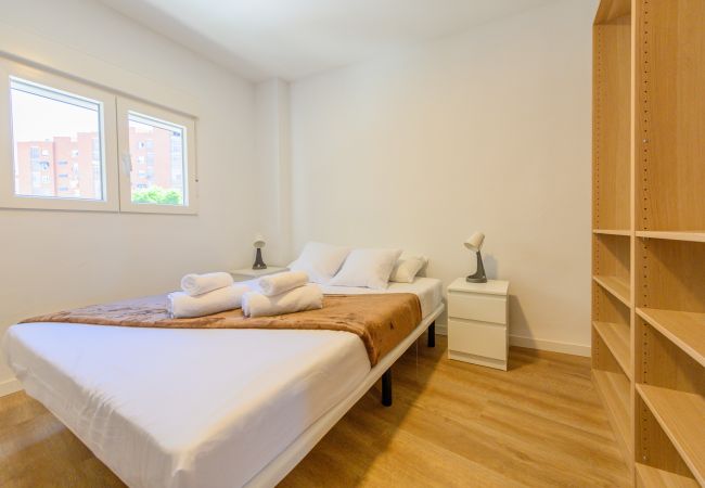  à Madrid - Acogedora habitación con cama doble cerca al Polideportivo Los Cantos en Alcorcón SAP35B