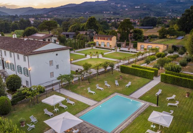 villa à Capannori - Air Conditioned 10 Bedrooms Luxury Villa and Pool in Lucca