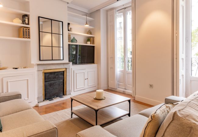 Appartement à Madrid - Appartement élégant et lumineux au coeur de Chamberí : Avec balcons et grands espaces Appartement à Madrid - Appartement élégant et lumineux au coeur de Chamberí : Avec balcons et grands espaces