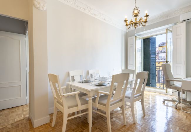  à Madrid - Appartement confortable avec balcons dans le centre de Madrid, à quelques pas de la Plaza Mayor. 