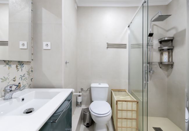 Appartement à Madrid - Appartement confortable avec balcons dans le centre de Madrid, à quelques pas de la Plaza Mayor.  Appartement à Madrid - Appartement confortable avec balcons dans le centre de Madrid, à quelques pas de la Plaza Mayor.