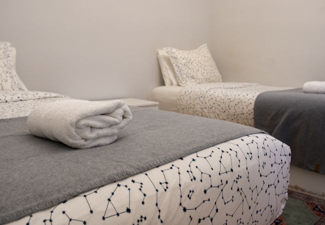 Appartement à Madrid - Appartement confortable avec balcons dans le centre de Madrid, à quelques pas de la Plaza Mayor.  Appartement à Madrid - Appartement confortable avec balcons dans le centre de Madrid, à quelques pas de la Plaza Mayor.