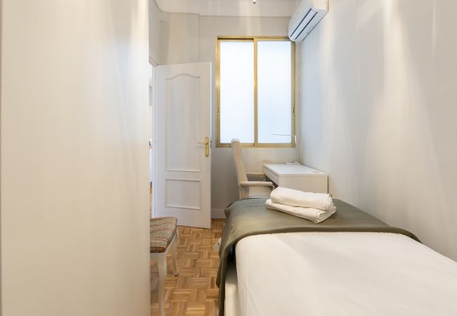 Appartement à Madrid - Appartement confortable avec balcons dans le centre de Madrid, à quelques pas de la Plaza Mayor.  Appartement à Madrid - Appartement confortable avec balcons dans le centre de Madrid, à quelques pas de la Plaza Mayor.