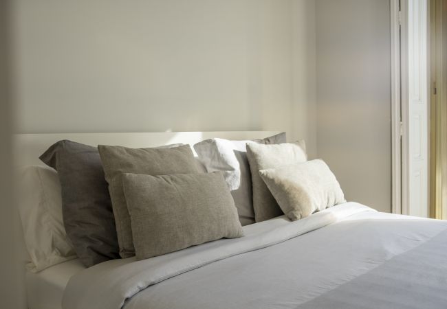 Appartement à Madrid - Appartement confortable avec balcons dans le centre de Madrid, à quelques pas de la Plaza Mayor.  Appartement à Madrid - Appartement confortable avec balcons dans le centre de Madrid, à quelques pas de la Plaza Mayor.