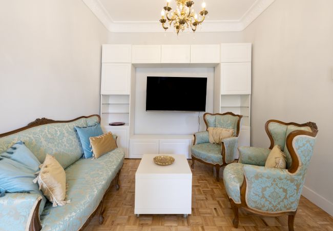 Appartement à Madrid - Appartement confortable avec balcons dans le centre de Madrid, à quelques pas de la Plaza Mayor.  Appartement à Madrid - Appartement confortable avec balcons dans le centre de Madrid, à quelques pas de la Plaza Mayor.