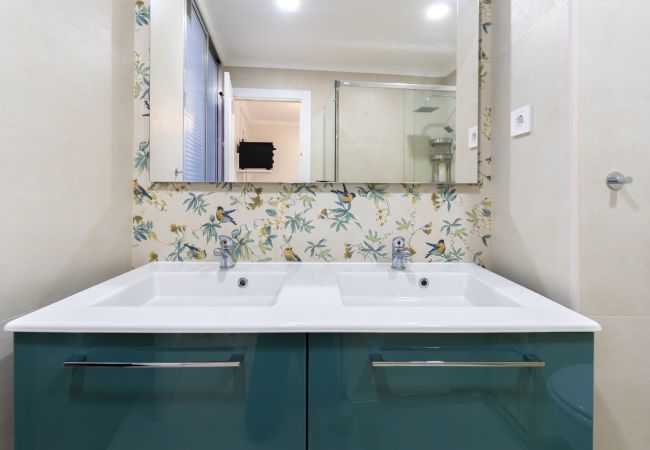 Appartement à Madrid - Appartement confortable avec balcons dans le centre de Madrid, à quelques pas de la Plaza Mayor.  Appartement à Madrid - Appartement confortable avec balcons dans le centre de Madrid, à quelques pas de la Plaza Mayor.