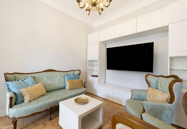 Appartement à Madrid - Appartement confortable avec balcons dans le centre de Madrid, à quelques pas de la Plaza Mayor.  Appartement à Madrid - Appartement confortable avec balcons dans le centre de Madrid, à quelques pas de la Plaza Mayor.