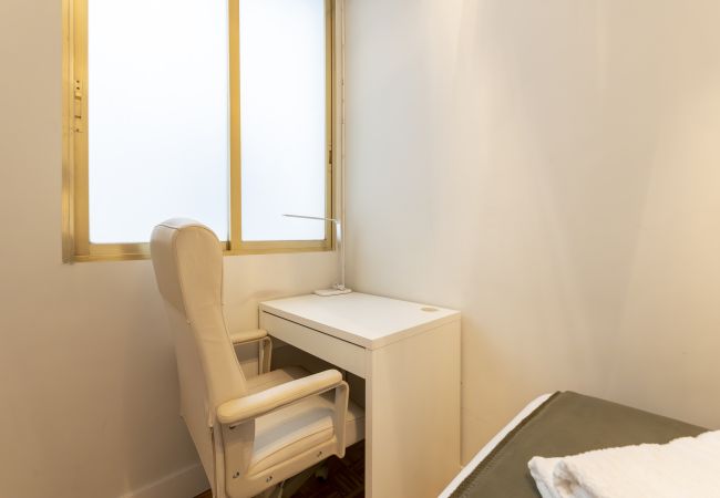 Appartement à Madrid - Appartement confortable avec balcons dans le centre de Madrid, à quelques pas de la Plaza Mayor.  Appartement à Madrid - Appartement confortable avec balcons dans le centre de Madrid, à quelques pas de la Plaza Mayor.