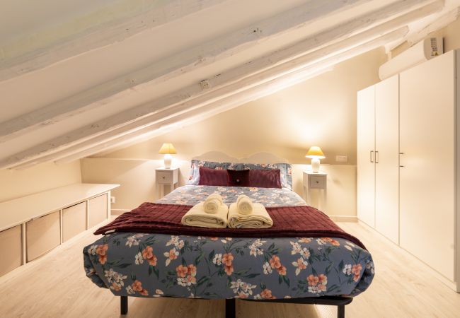 Appartement à Madrid - Charmant duplex à Chamberí : Confort et design sur deux niveaux  Appartement à Madrid - Charmant duplex à Chamberí : Confort et design sur deux niveaux