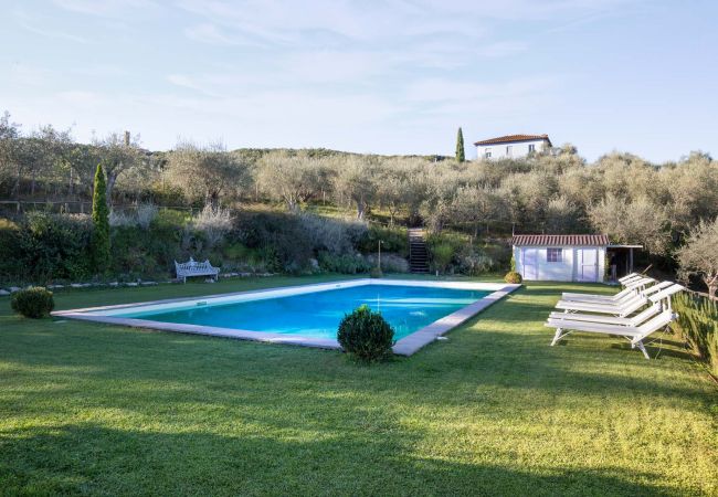 Villa à Lucca - Romantic Farmhouse with Oversize Panoramic Pool Villa à Lucca - Romantic Farmhouse with Oversize Panoramic Pool