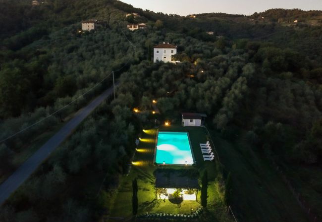 Villa à Lucca - Romantic Farmhouse with Oversize Panoramic Pool Villa à Lucca - Romantic Farmhouse with Oversize Panoramic Pool