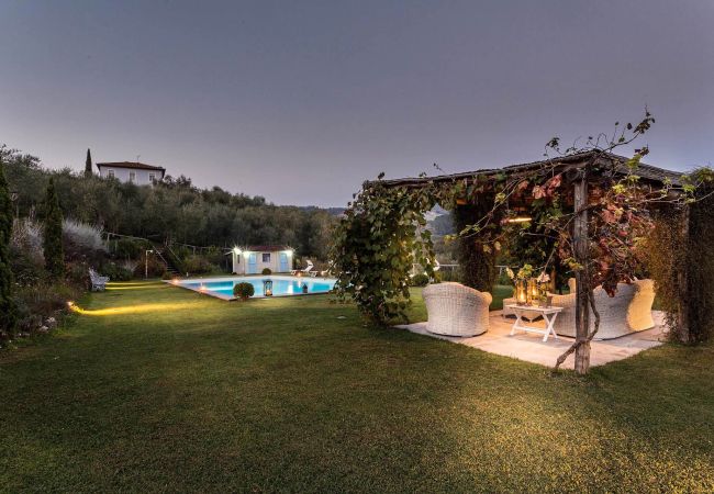 Villa à Lucca - Romantic Farmhouse with Oversize Panoramic Pool Villa à Lucca - Romantic Farmhouse with Oversize Panoramic Pool