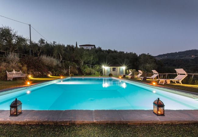 Villa à Lucca - Romantic Farmhouse with Oversize Panoramic Pool Villa à Lucca - Romantic Farmhouse with Oversize Panoramic Pool