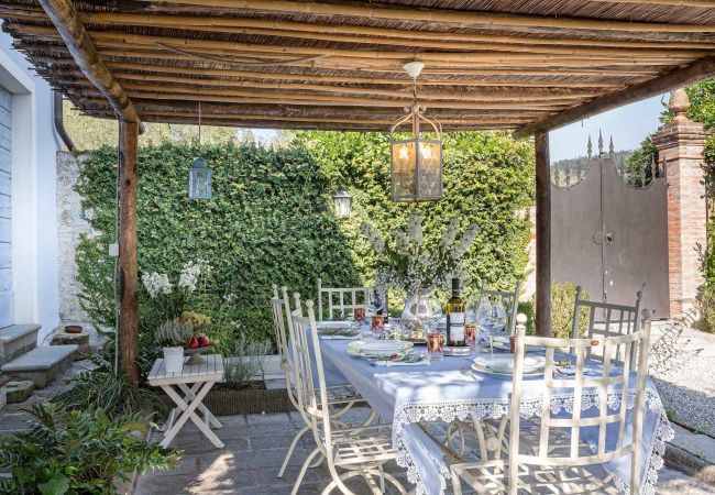 Villa à Lucca - Romantic Farmhouse with Oversize Panoramic Pool Villa à Lucca - Romantic Farmhouse with Oversize Panoramic Pool