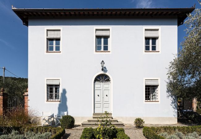 Villa à Lucca - Romantic Farmhouse with Oversize Panoramic Pool Villa à Lucca - Romantic Farmhouse with Oversize Panoramic Pool
